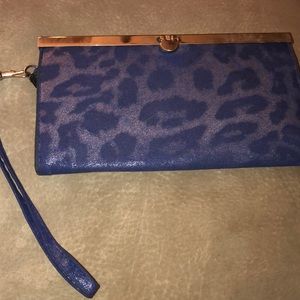 Gently used Wristlet :)